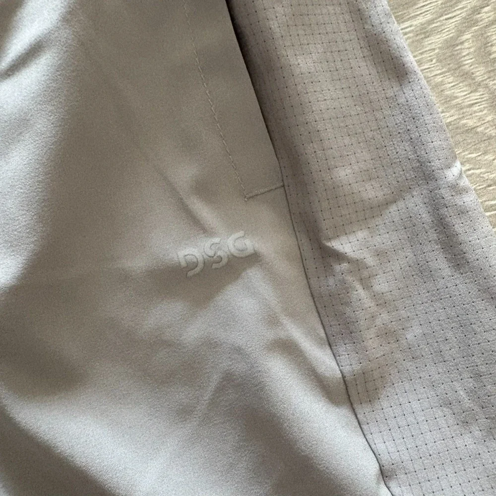 NWT DSG Mens Light Gray Athletic Fit Lightweight Stretch 5